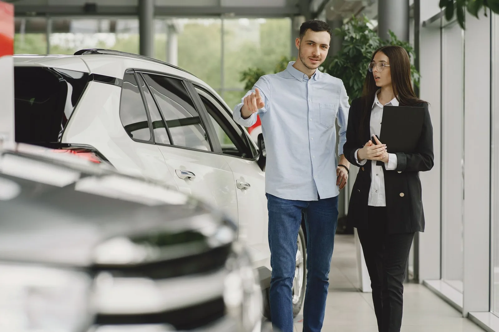 Prodaja automobila u salonu kao primer obračuna PDV-a kod firmi